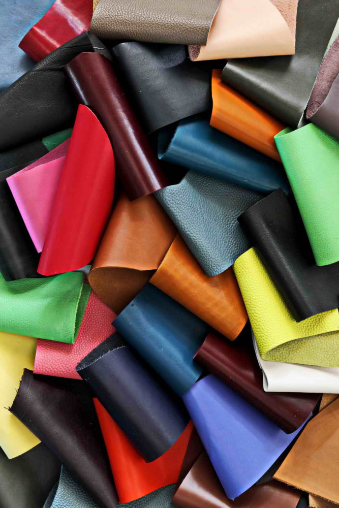 Sacchetto di ritagli di PELLAMI LISCI tinta unita in diversi colori e rifinizioni, da 0,300 kg a 1 kg