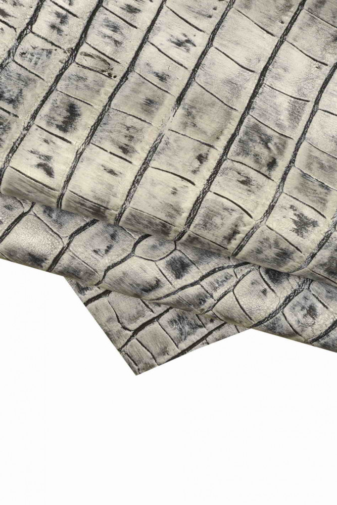 Pellame stampato COCCODRILLO metallizzato argento, vitello disegno alligatore sportivo, pelle animalier effetto invecchiato