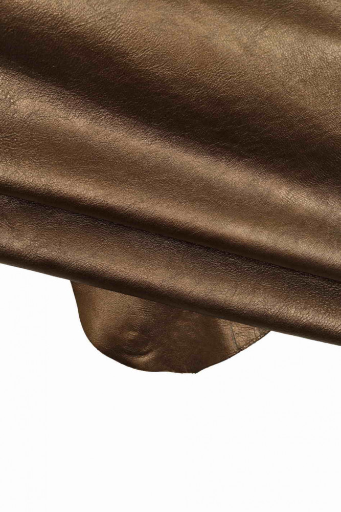 Pellame METALLIZZATO marrone, pelle laminata bronzo scuro leggero effetto stropicciato, capra morbida