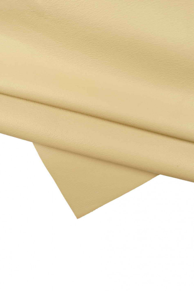 Pellame morbido BEIGE, vitello con grana piccola leggera, pelle sportiva anche per tappezzeria, arredamento, auto