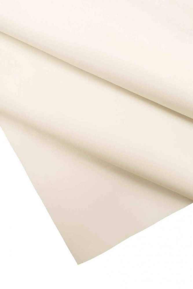 PELLAME BIANCO morbido, vitello liscio opaco, pelle tinta unita bianca con leggero effetto stropicciato, 1.1 -1.3 mm B16285-TU