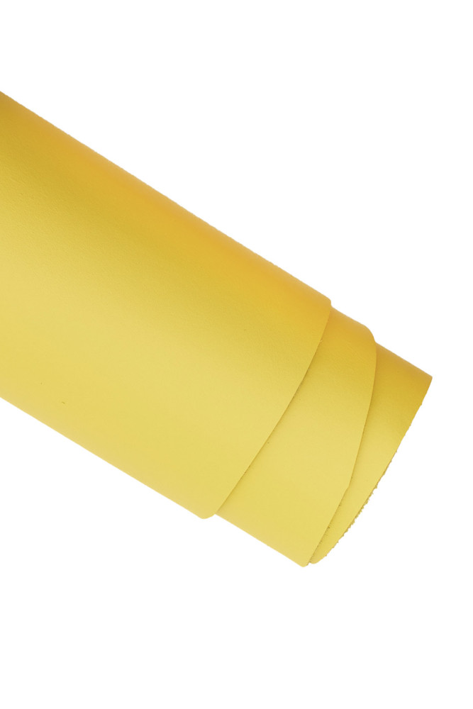 Pellame GIALLO morbido, vitello liscio tinta unita semi lucido, pelle gialla 1.2 - 1.3 mm