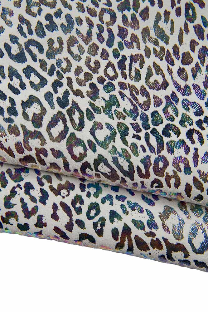 Pellame LEOPARDATO oleografico, pelle di camoscio bianco stampa leopard multicolor laminata iridescente