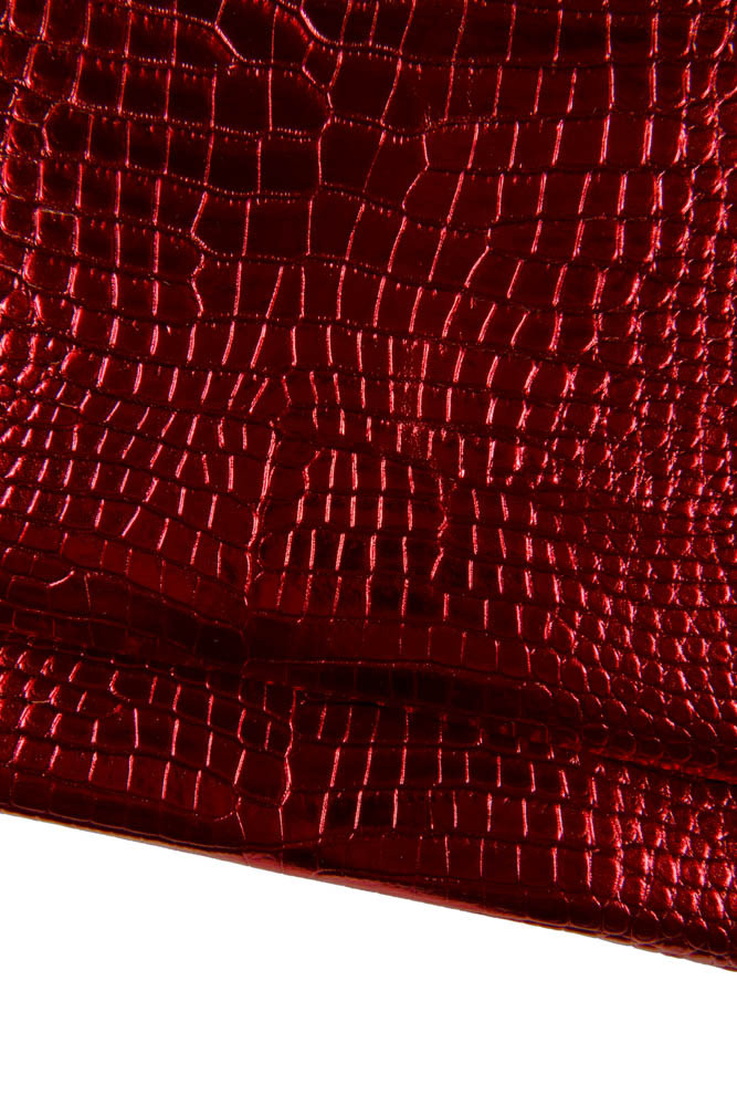 Pelle stampa coccodrillo ROSSA, vitello laminato motivo alligatore, pellame animalier rosso