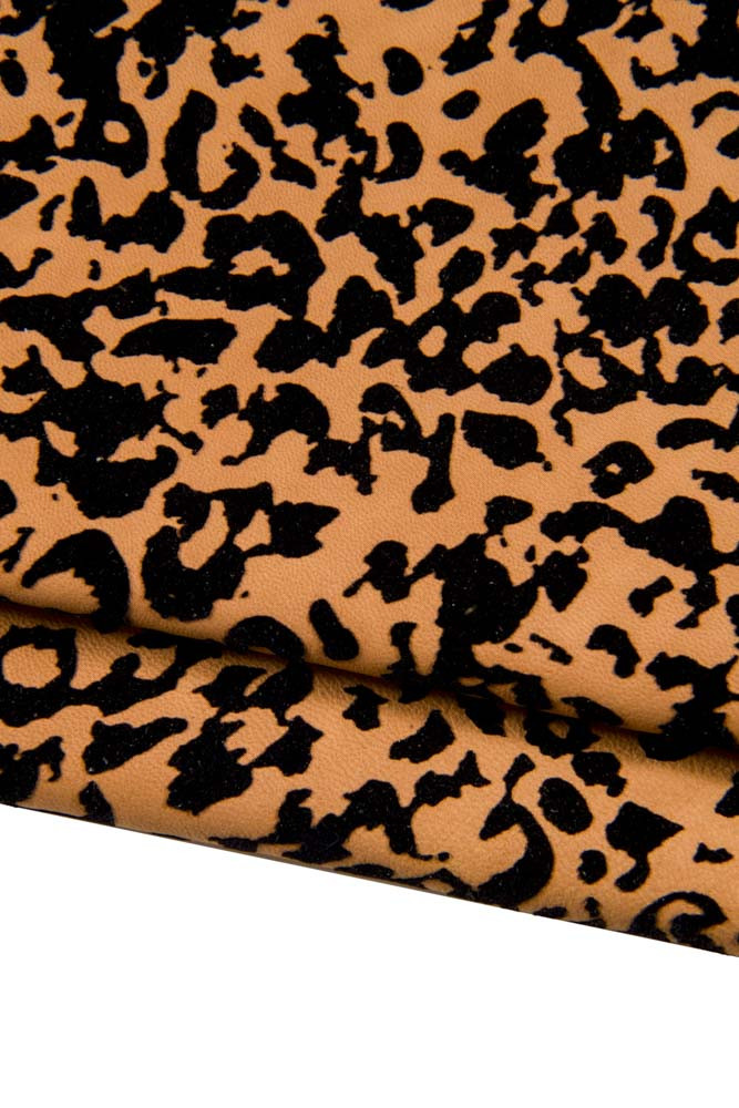 Pelle stampa simil LEOPARDO fioccata, pellame beige disegno flock nero, capra morbida rifinizione opaca