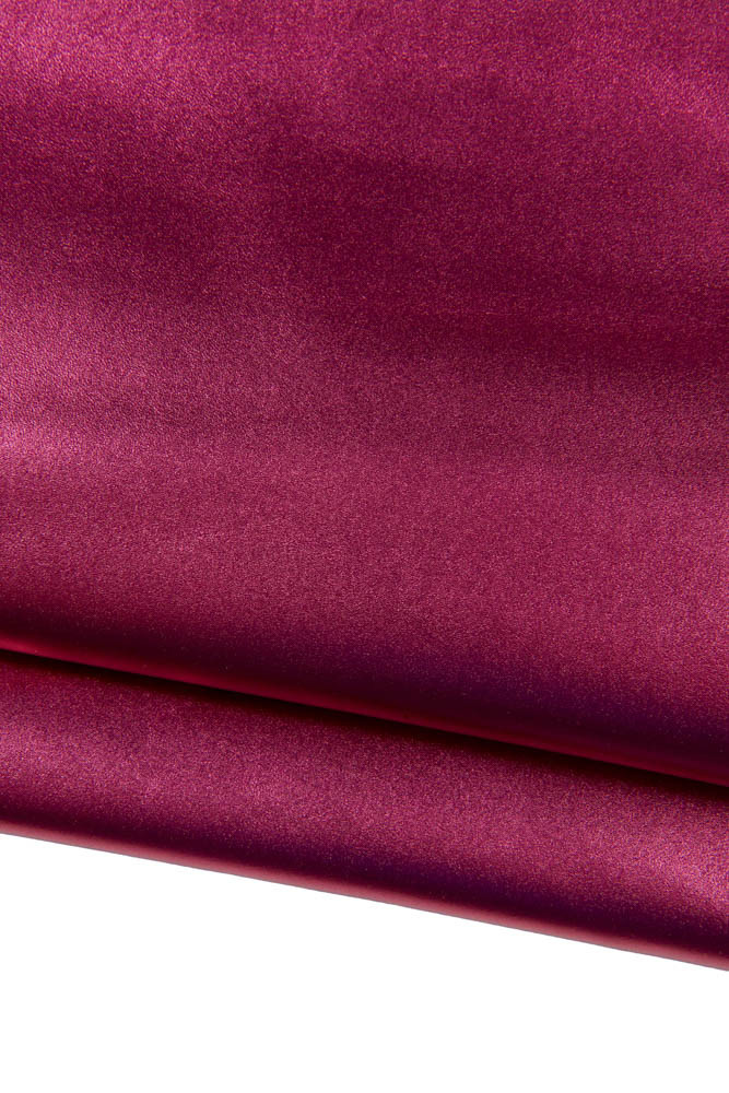 Pellame LAMINATO rosa acceso, pelle metallizzata effetto satinato qualità premium, nappa rossa morbida 0.7 - 0.9 mm