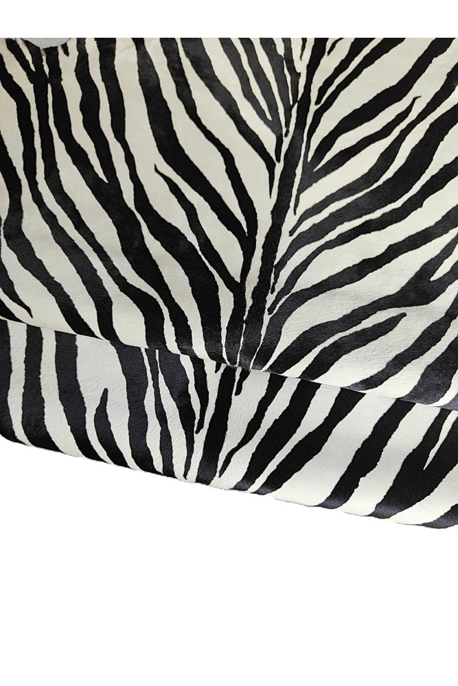 Pelle di CAVALLINO stampa ZEBRA, pellame morbido effetto pony, vitello con pelo disegno animalier bianco latte e nero