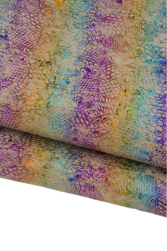 Pelle ARCOBALENO, vitello laminato multicolor, stampa animalier, pellame pregiato metallizzato motivo a strisce